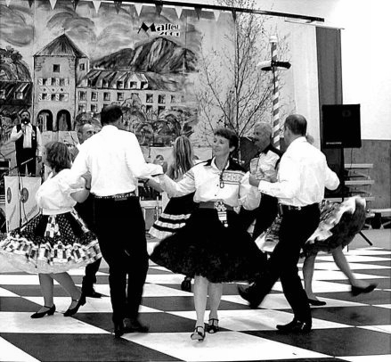 2001.05.08 AD Demo in Kaserne